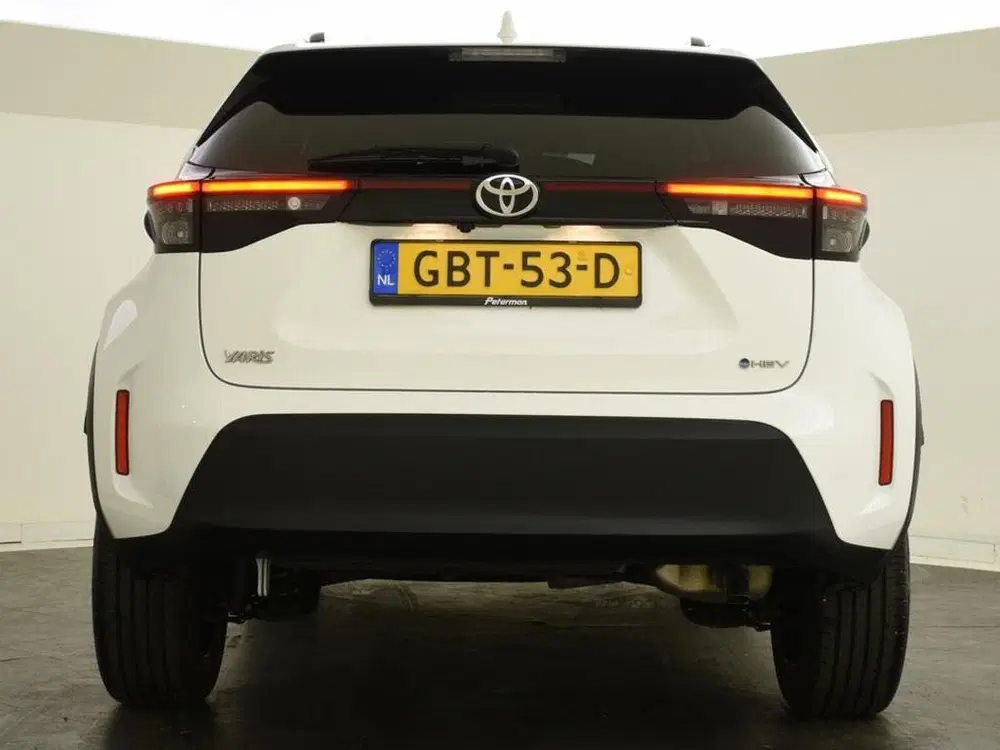 Toyota Yaris Cross 1.5 Hybrid 115 First Edition uit 2024, foto 13