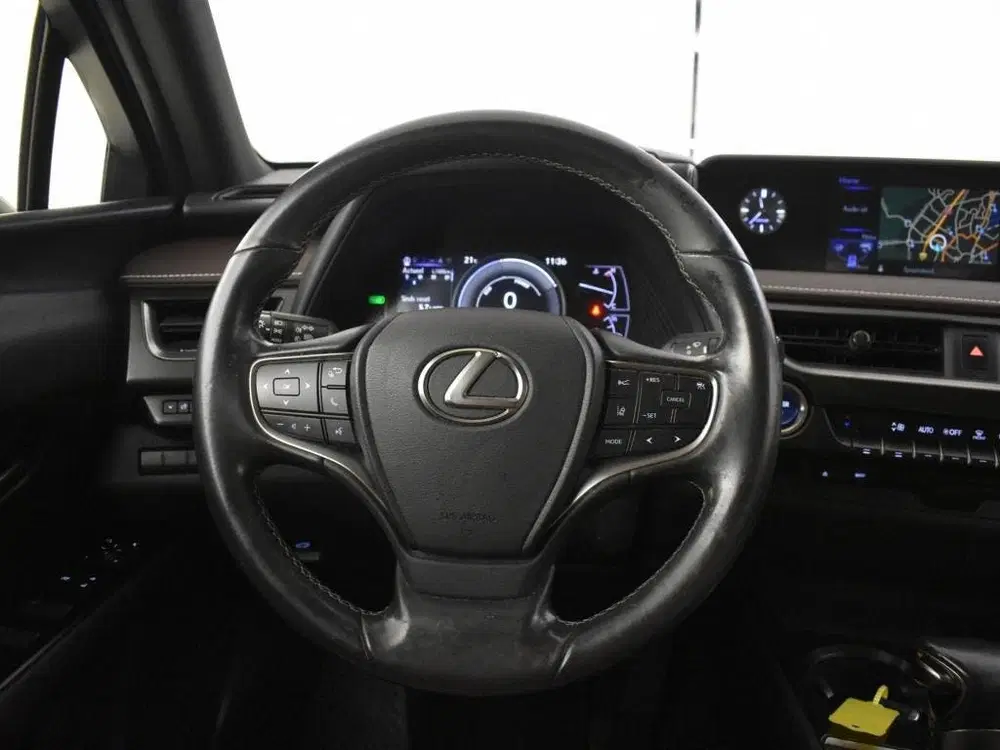 Lexus UX 250h First Edition uit 2020, foto 13