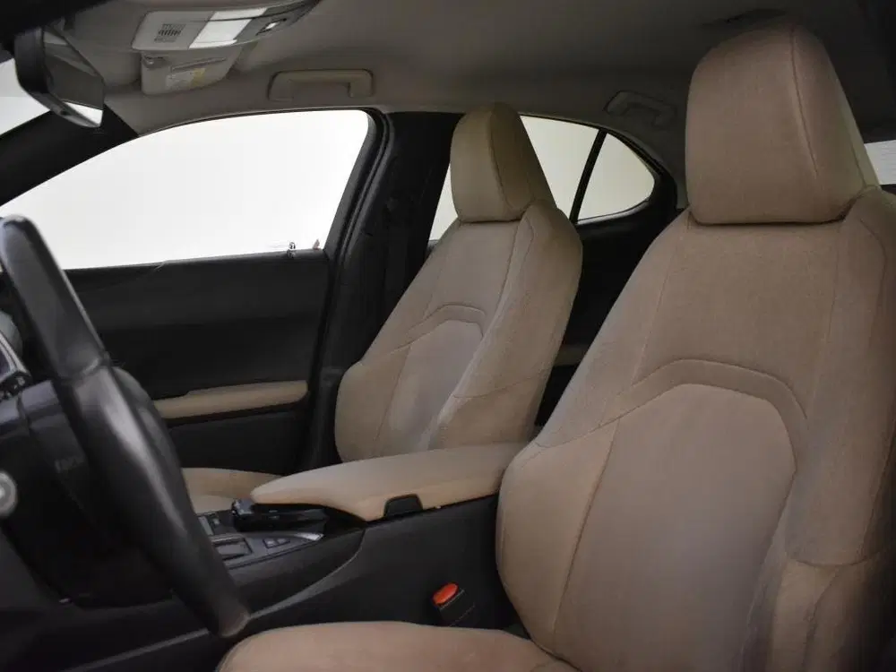 Lexus UX 250h First Edition uit 2020, foto 3