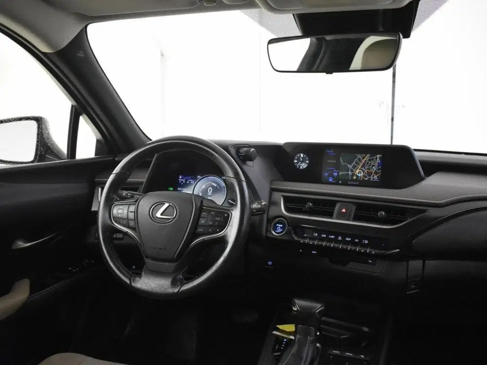 Lexus UX 250h First Edition uit 2020, foto 4