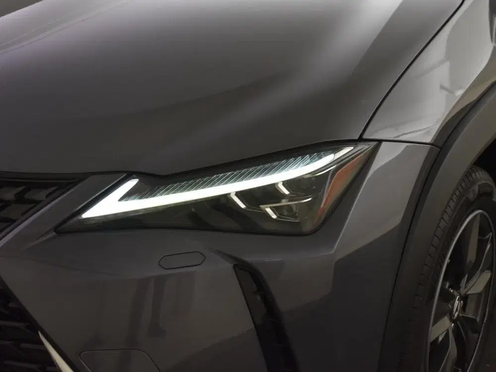 Lexus UX 250h First Edition uit 2020, foto 9