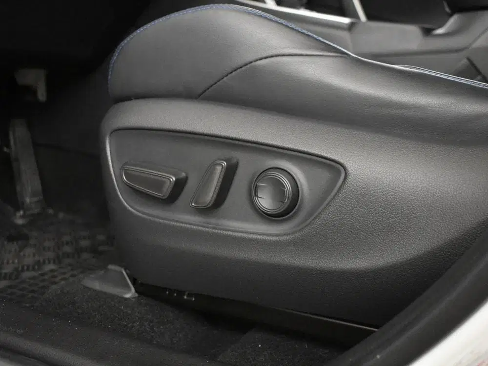 Toyota RAV 4 2.5 Hybrid AWD Bi-Tone uit 2021, foto 12