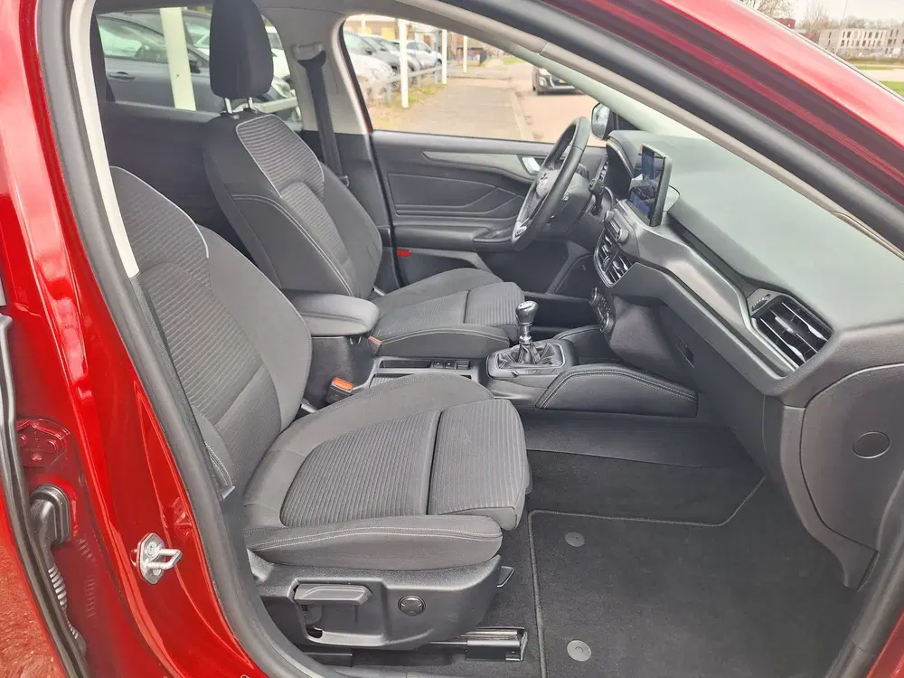 Ford Focus 1.0 EcoBoost Titanium Business uit 2019, foto 12