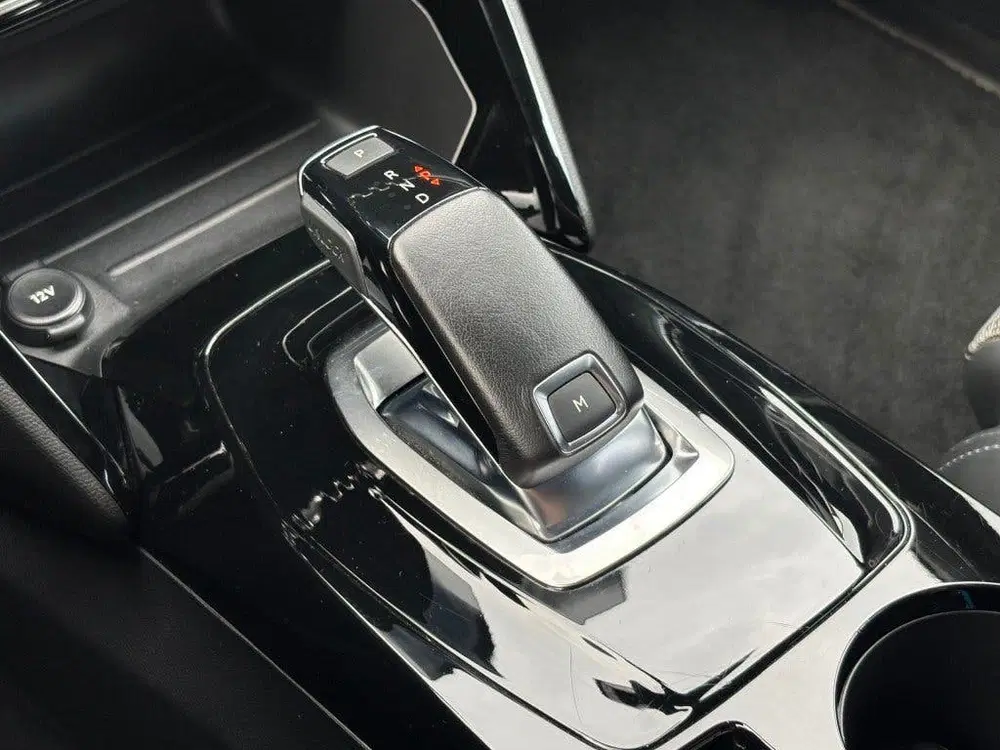 Peugeot 208 1.2 PURETECH 130PK AUT. GT NAVI CAMERA CAR uit 2022, foto 11