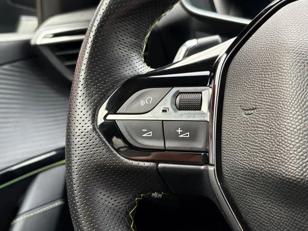 Peugeot 208 1.2 PURETECH 130PK AUT. GT NAVI CAMERA CAR uit 2022, foto 14