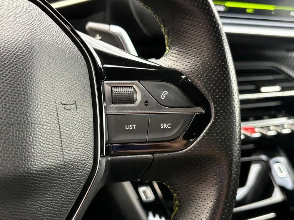 Peugeot 208 1.2 PURETECH 130PK AUT. GT NAVI CAMERA CAR uit 2022, foto 15