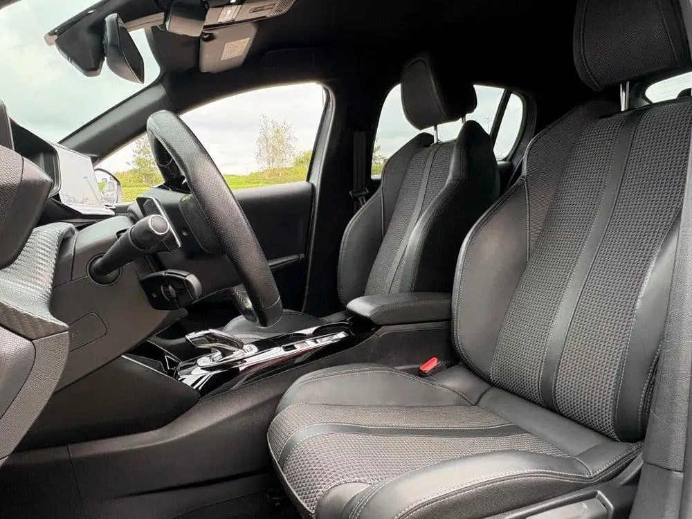 Peugeot 208 1.2 PURETECH 130PK AUT. GT NAVI CAMERA CAR uit 2022, foto 5