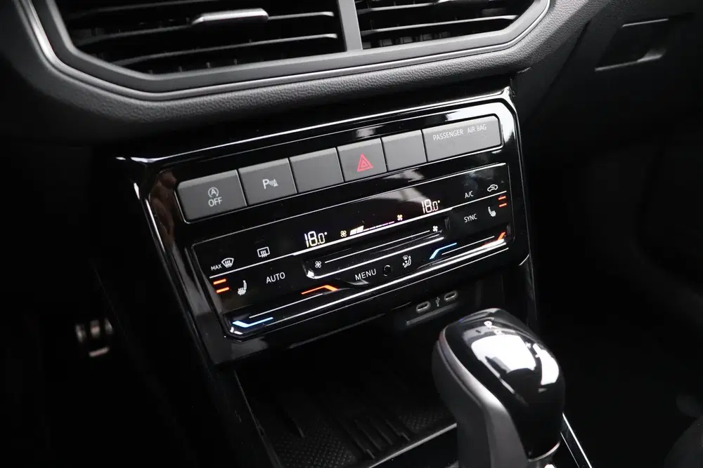 Volkswagen T-Cross 1.0 TSI R-Line DSG IQ Matrix ACC PDC uit 2025, foto 10