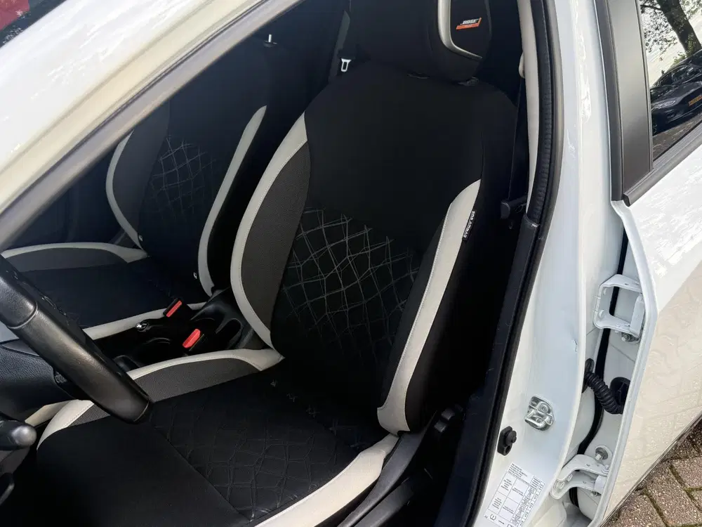 Nissan Micra 1.0 IG-T N-Design uit 2022, foto 14