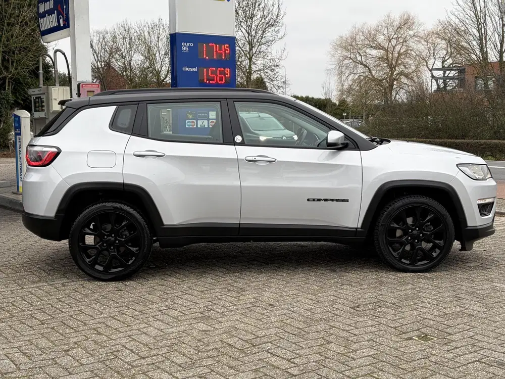 Jeep Compass 1.3T Night Eagle Liberty Edition NAVI uit 2020, foto 11