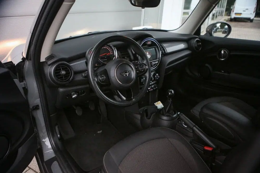 Mini Cooper 1.5 Cooper (bj 2019) uit 2019, foto 3