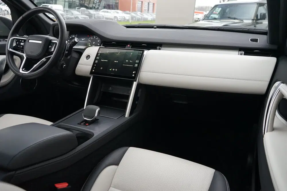 Land Rover Discovery Sport P300e PHEV Dynamic HSE uit 2024, foto 3