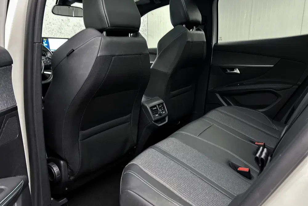 Peugeot 3008 1.6 HYbrid 225 Blue Lease Allure uit 2023, foto 13