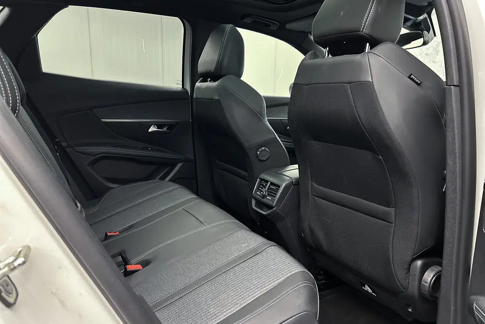 Peugeot 3008 1.6 HYbrid 225 Blue Lease Allure uit 2023, foto 15