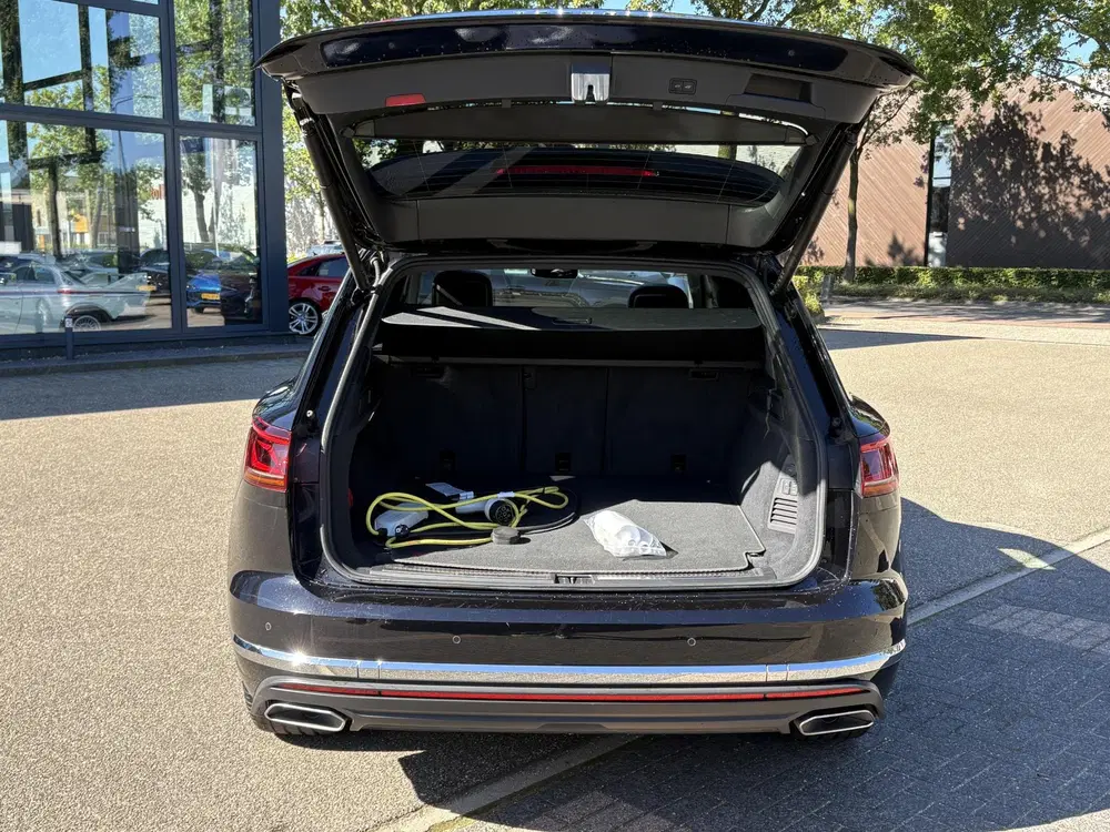 Volkswagen Touareg 3.0 TSI Elegance LUCHTVERING uit 2022, foto 14