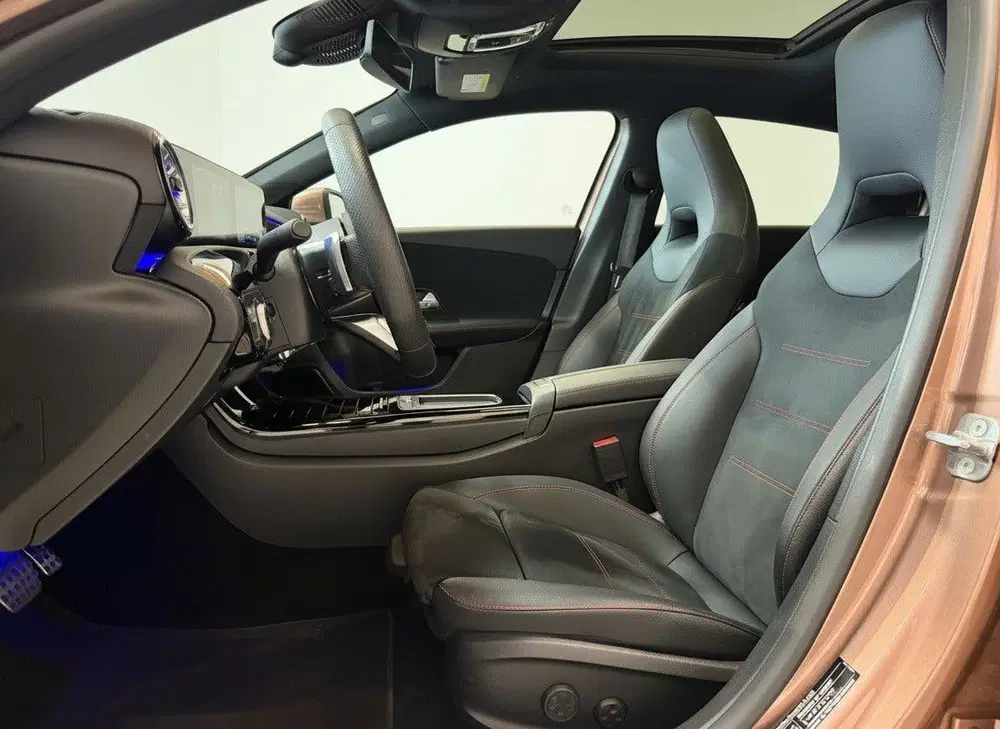 Mercedes-Benz A-Klasse 250 e AMG Line Rose Gold uit 2023, foto 7