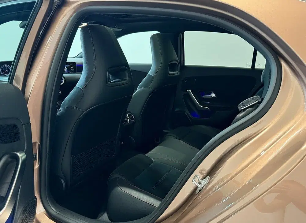 Mercedes-Benz A-Klasse 250 e AMG Line Rose Gold uit 2023, foto 8