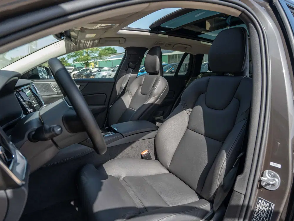 Volvo V60 2.0 T6 PHEV 350PK AWD Plus Dark uit 2025, foto 15