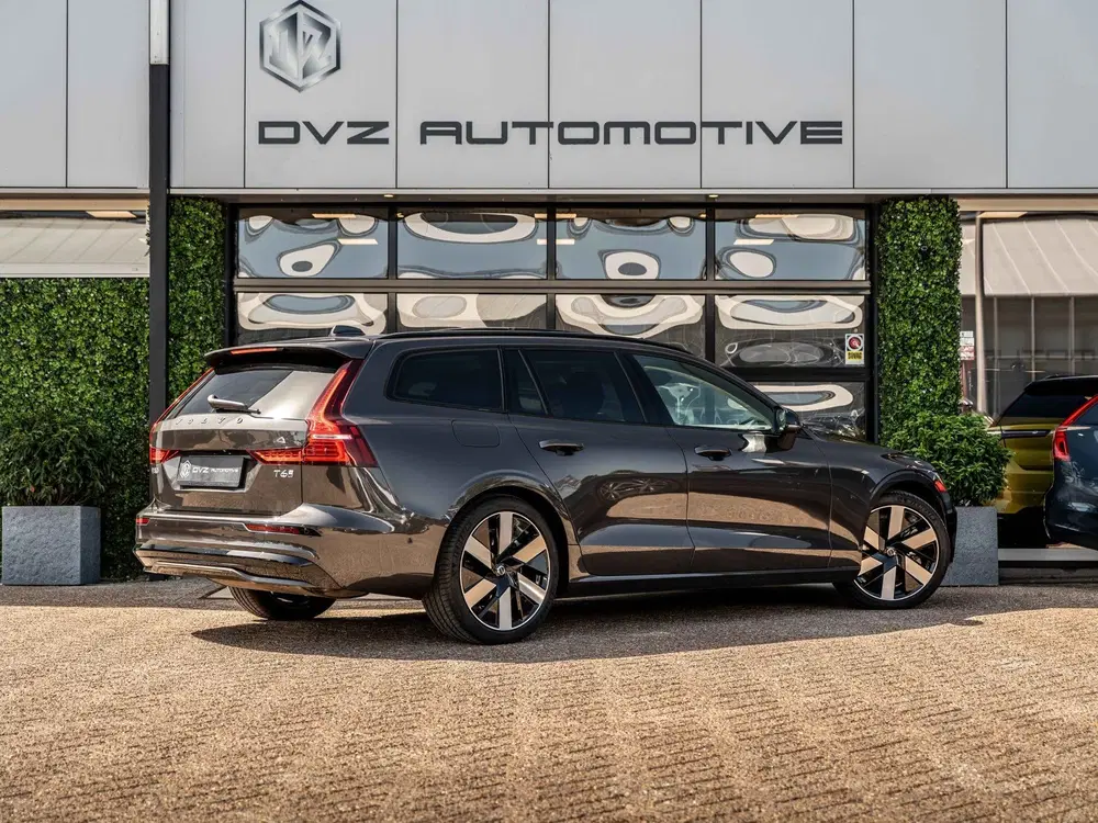 Volvo V60 2.0 T6 PHEV 350PK AWD Plus Dark uit 2025, foto 4