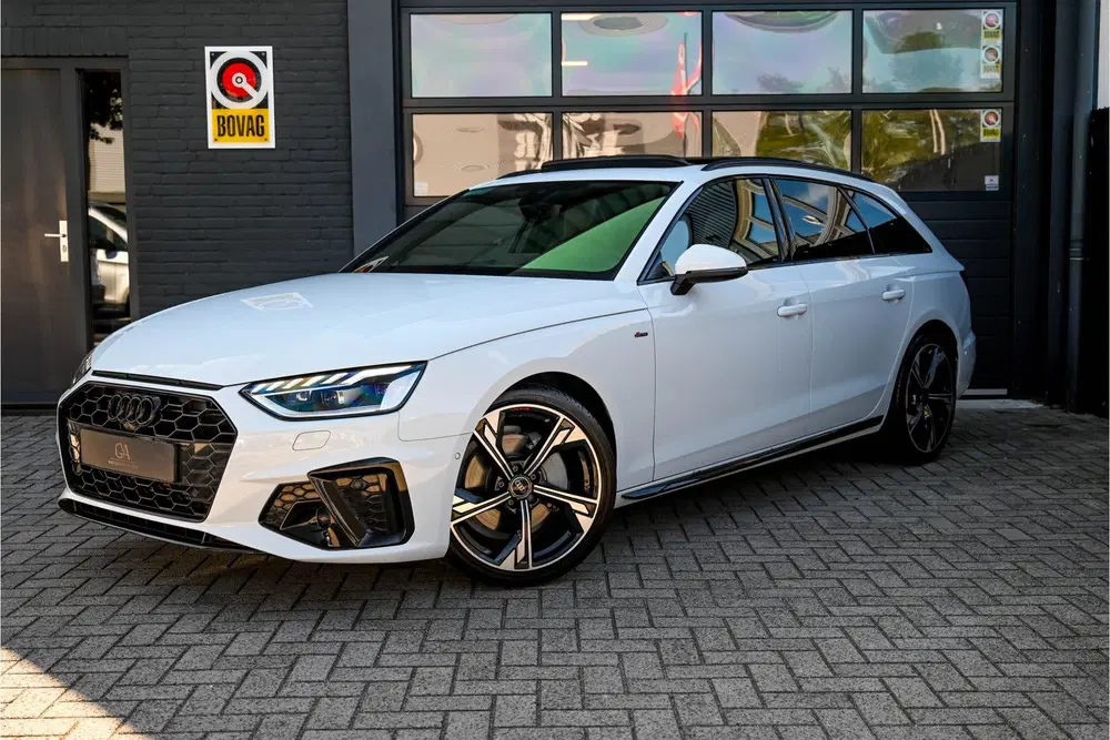 Audi A4 40 TFSI S Line RS stoelen uit 2024