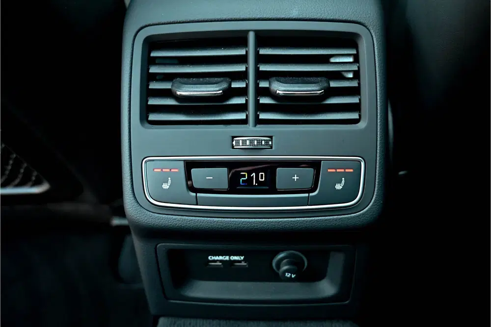 Audi A4 40 TFSI S Line RS stoelen uit 2024, foto 14