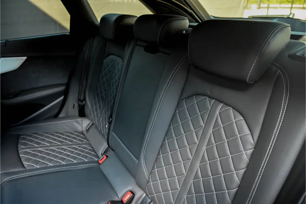 Audi A4 40 TFSI S Line RS stoelen uit 2024, foto 15