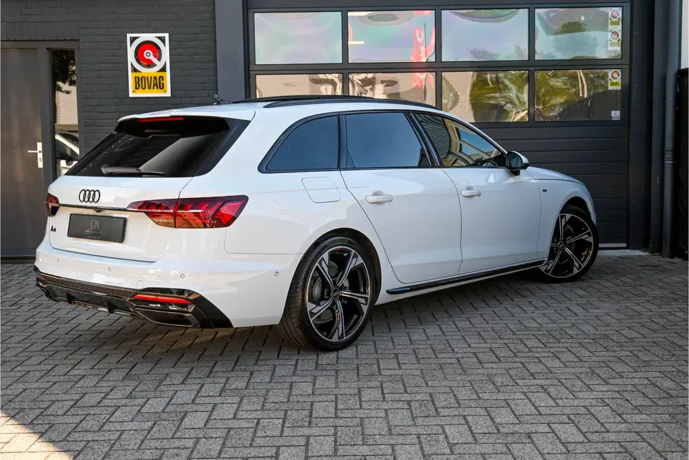 Audi A4 40 TFSI S Line RS stoelen uit 2024, foto 2