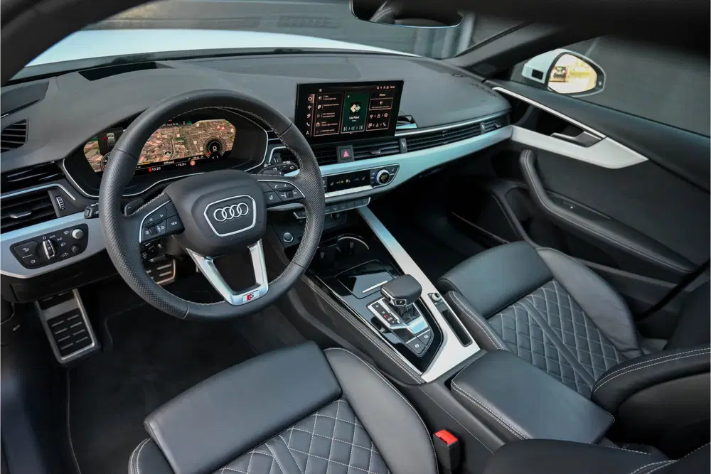 Audi A4 40 TFSI S Line RS stoelen uit 2024, foto 3