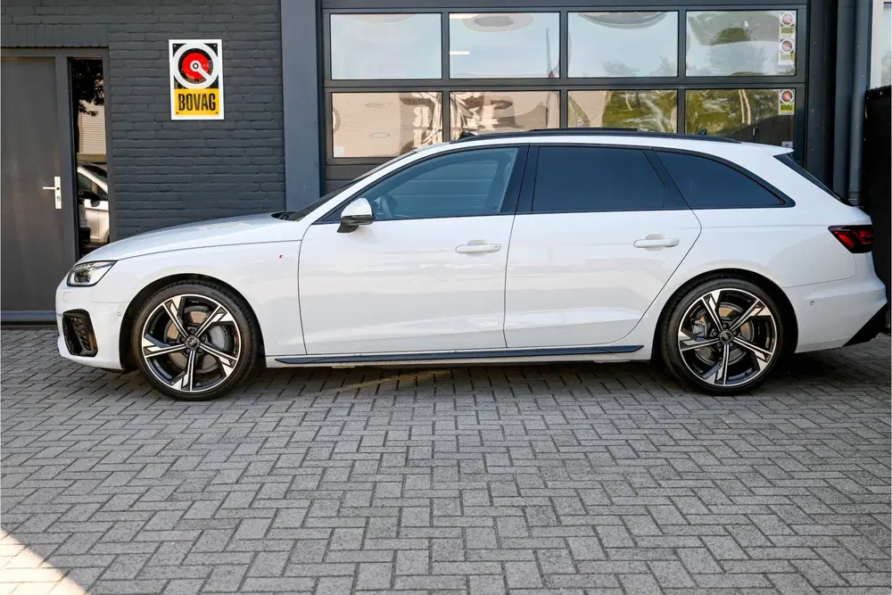 Audi A4 40 TFSI S Line RS stoelen uit 2024, foto 4
