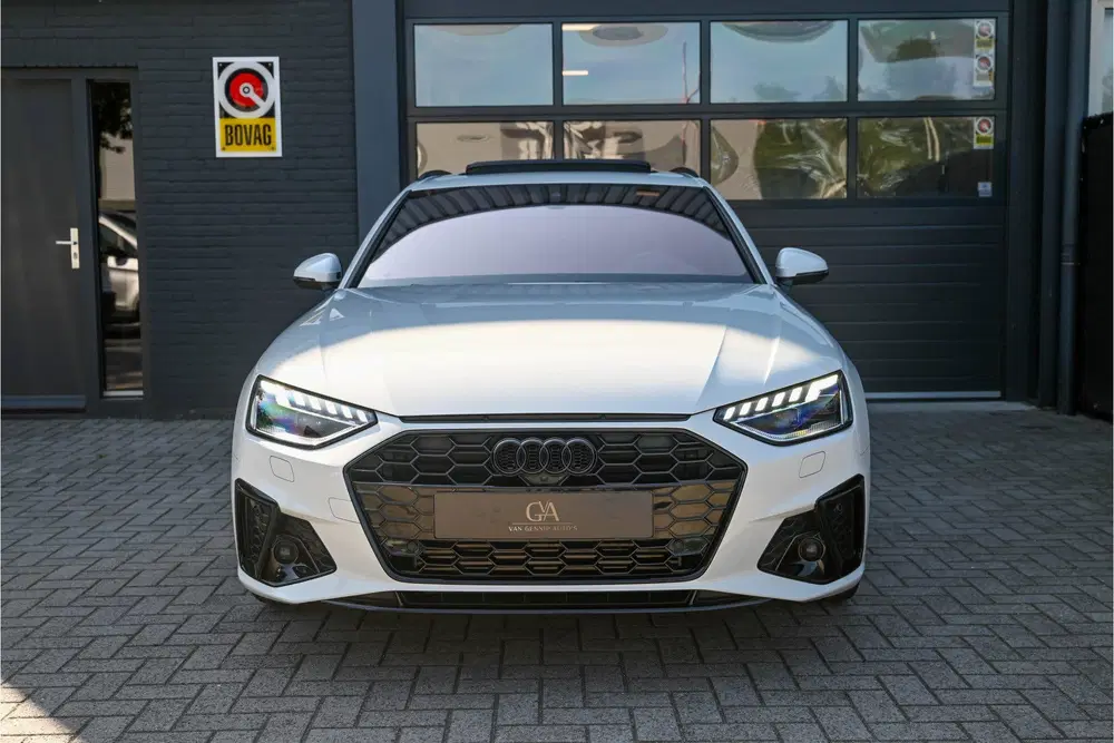 Audi A4 40 TFSI S Line RS stoelen uit 2024, foto 5