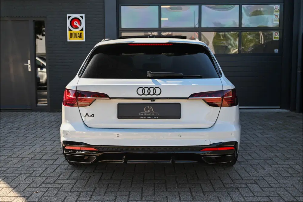 Audi A4 40 TFSI S Line RS stoelen uit 2024, foto 6