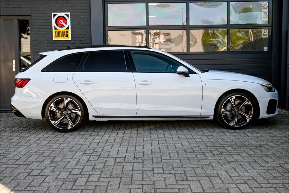 Audi A4 40 TFSI S Line RS stoelen uit 2024, foto 7