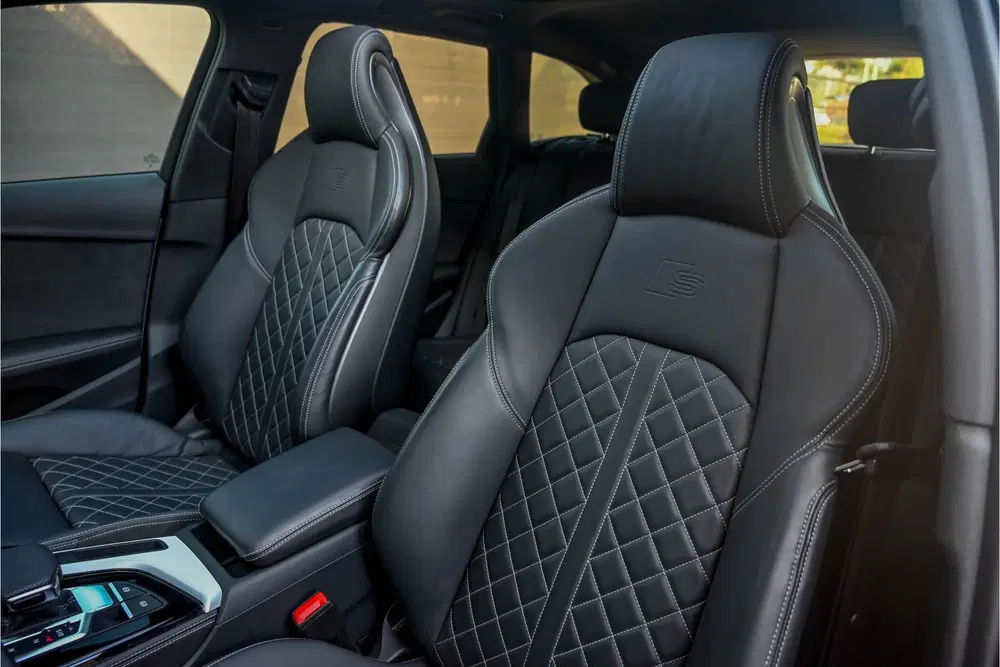 Audi A4 40 TFSI S Line RS stoelen uit 2024, foto 9