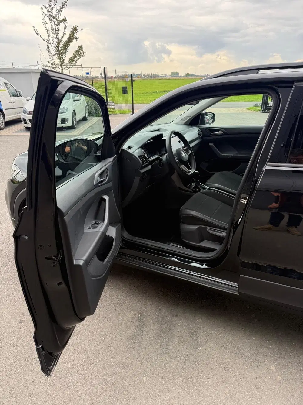 Volkswagen T-Cross 1.0 TSI 115pk 7-DSG 2019 Zwart uit 2019, foto 3