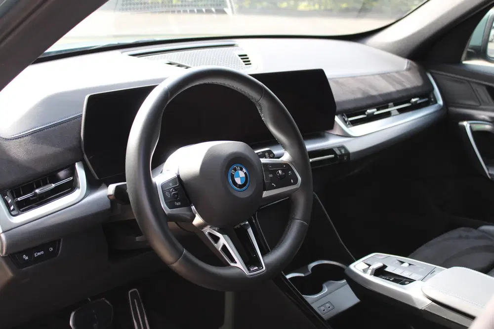 BMW iX1 xDrive30 M Sport uit 2025, foto 2