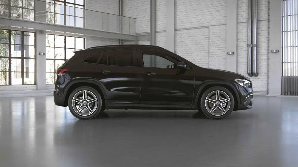 Mercedes-Benz GLA 200 AMG Line uit 2022, foto 3