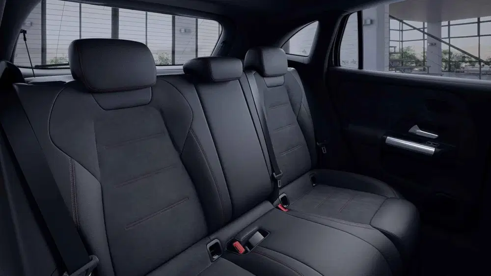 Mercedes-Benz GLA 200 AMG Line uit 2022, foto 7