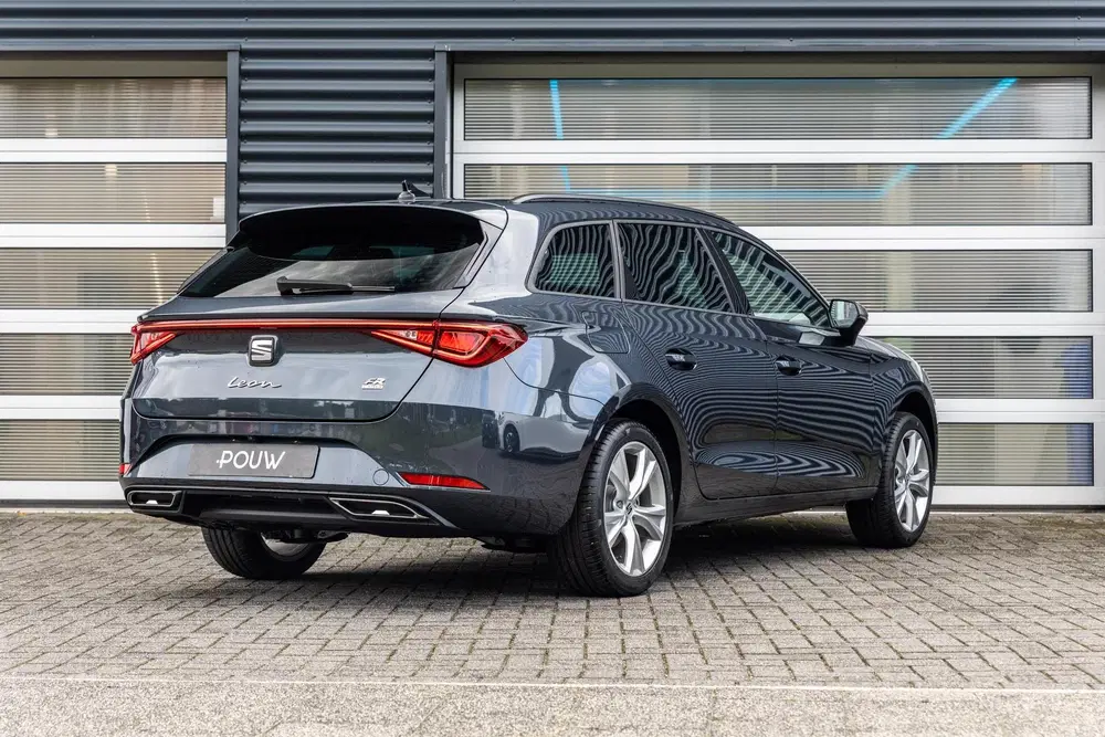 SEAT Leon 1.5 TSI 204pk DSG e-Hybrid FR Busines uit 2026, foto 2