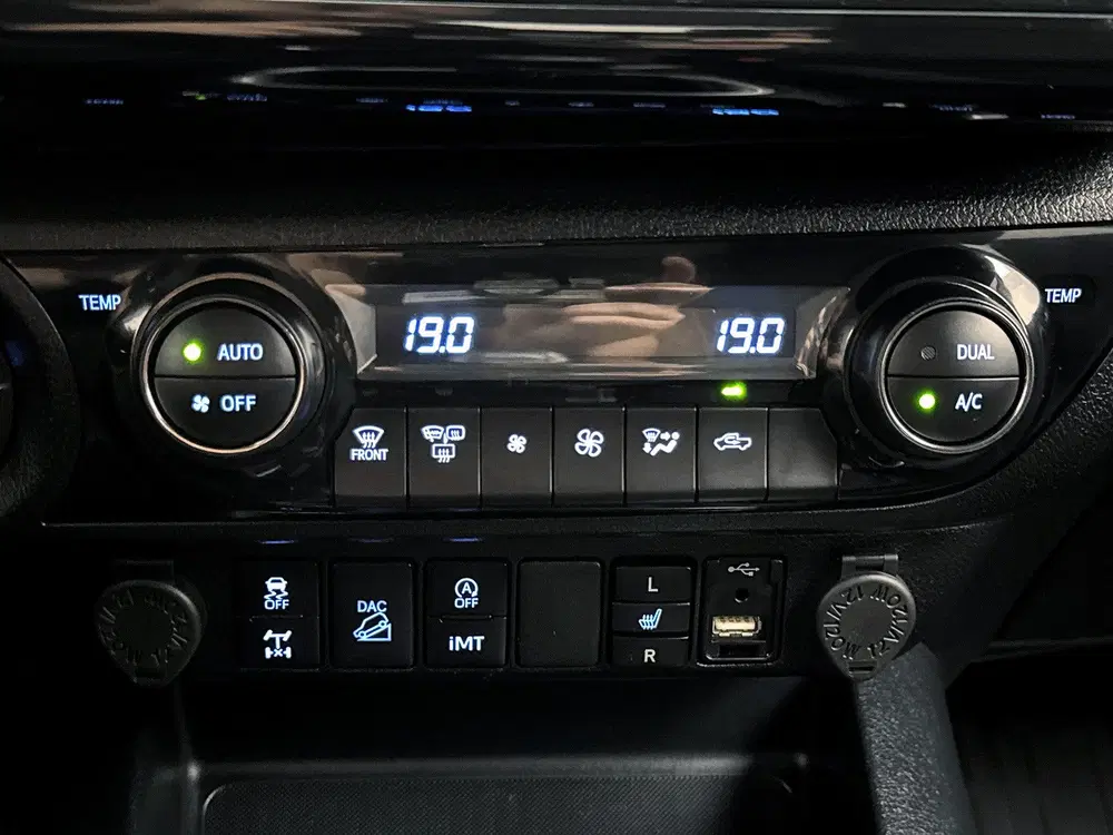 Toyota Hilux 2.8 D-4D Double Cab Professional 4x4 Navig uit 2023, foto 9