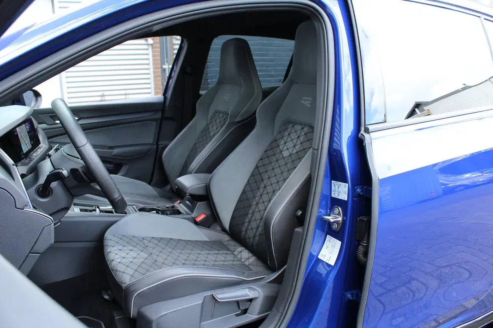 Volkswagen Golf 1.5 eTSI 150pk R-Line DSG7 Panoramadak IQ uit 2021, foto 10