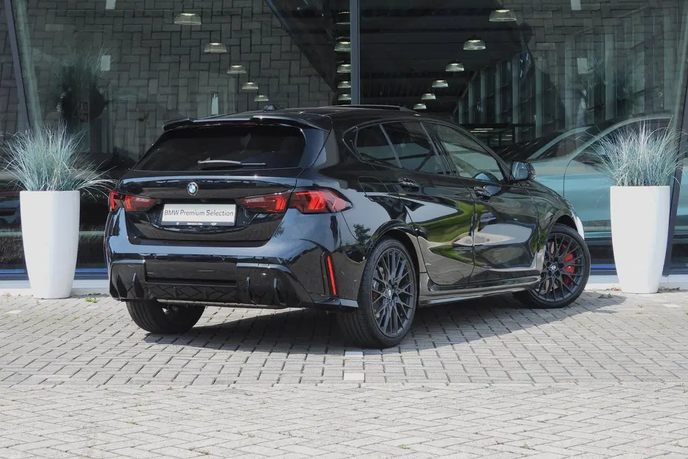BMW 1-serie 120 M Sport Automaat uit 2026, foto 4