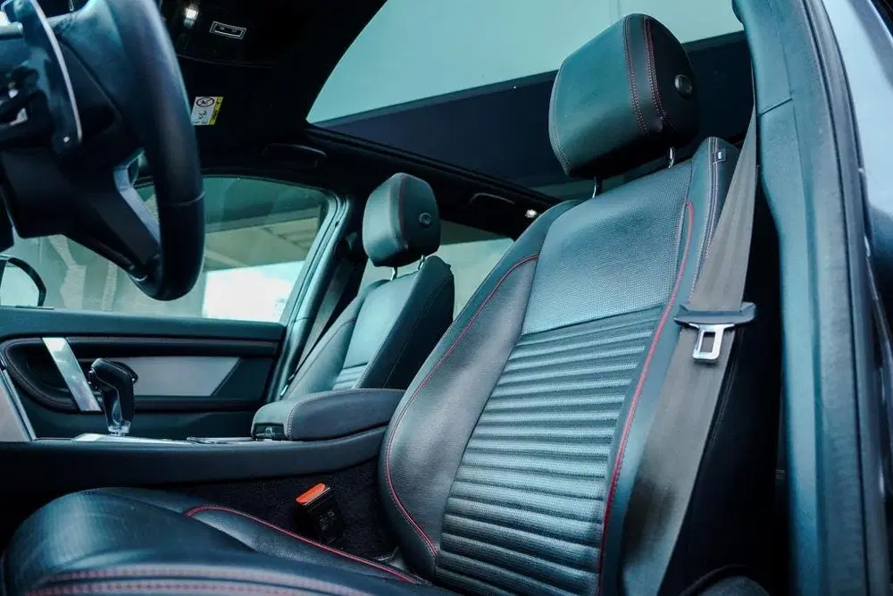 Land Rover Discovery Sport P300e 1.5 R-Dynamic HSE uit 2022, foto 2