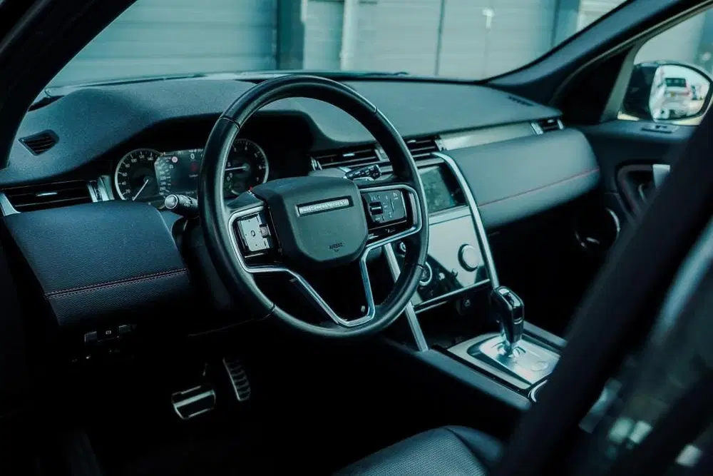 Land Rover Discovery Sport P300e 1.5 R-Dynamic HSE uit 2022, foto 6
