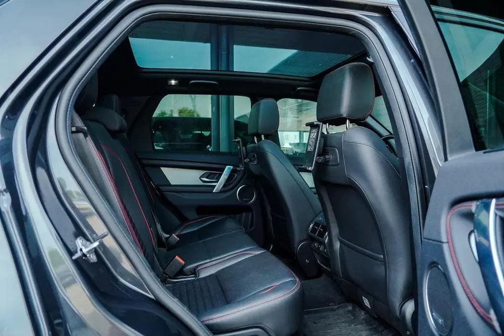 Land Rover Discovery Sport P300e 1.5 R-Dynamic HSE uit 2022, foto 8