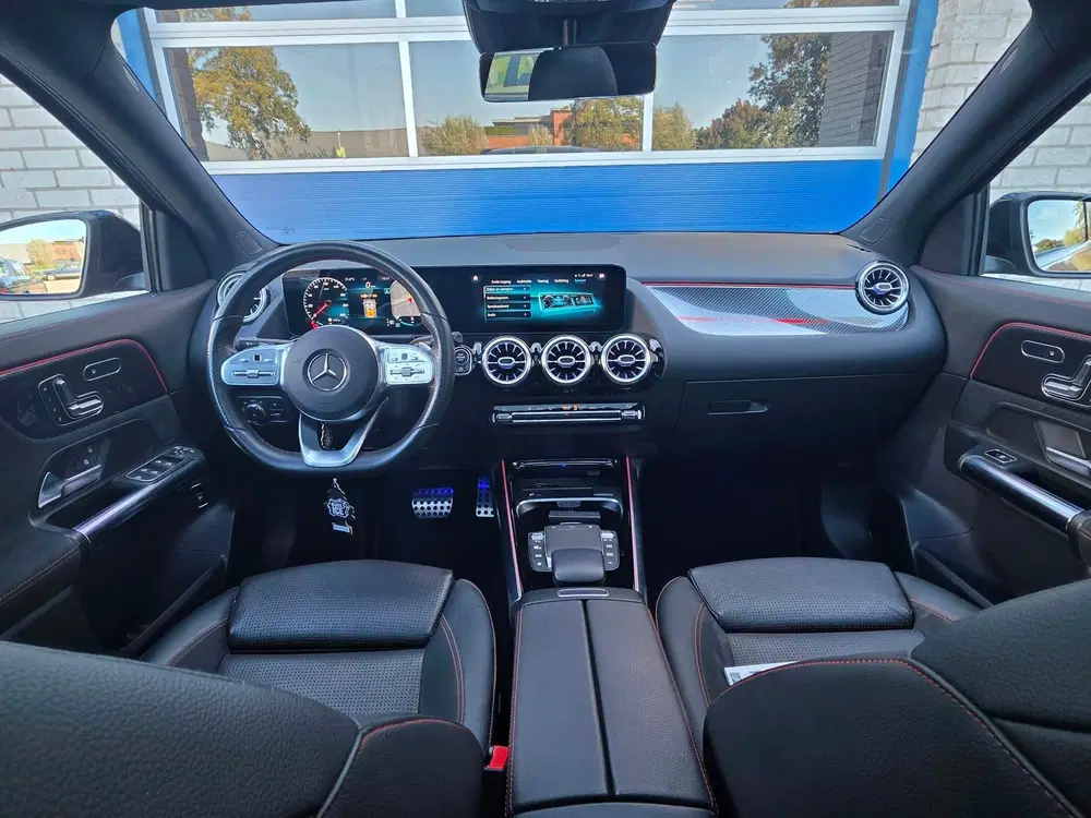 Mercedes-Benz GLA 250 4MATIC AMG Line PANO uit 2020, foto 14