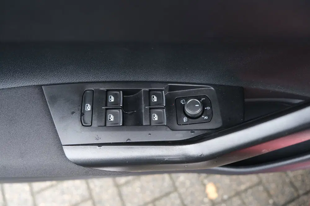 Volkswagen Taigo 1.5 TSI 2x R-Line 150PK DSG Pano IQ Matrix uit 2022, foto 13