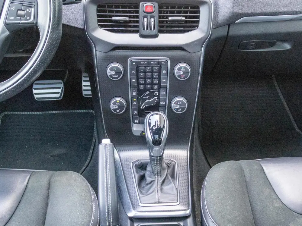 Volvo V40 1.5 T3 Polar+ Sport R-Design LED Pano 18" uit 2019, foto 13