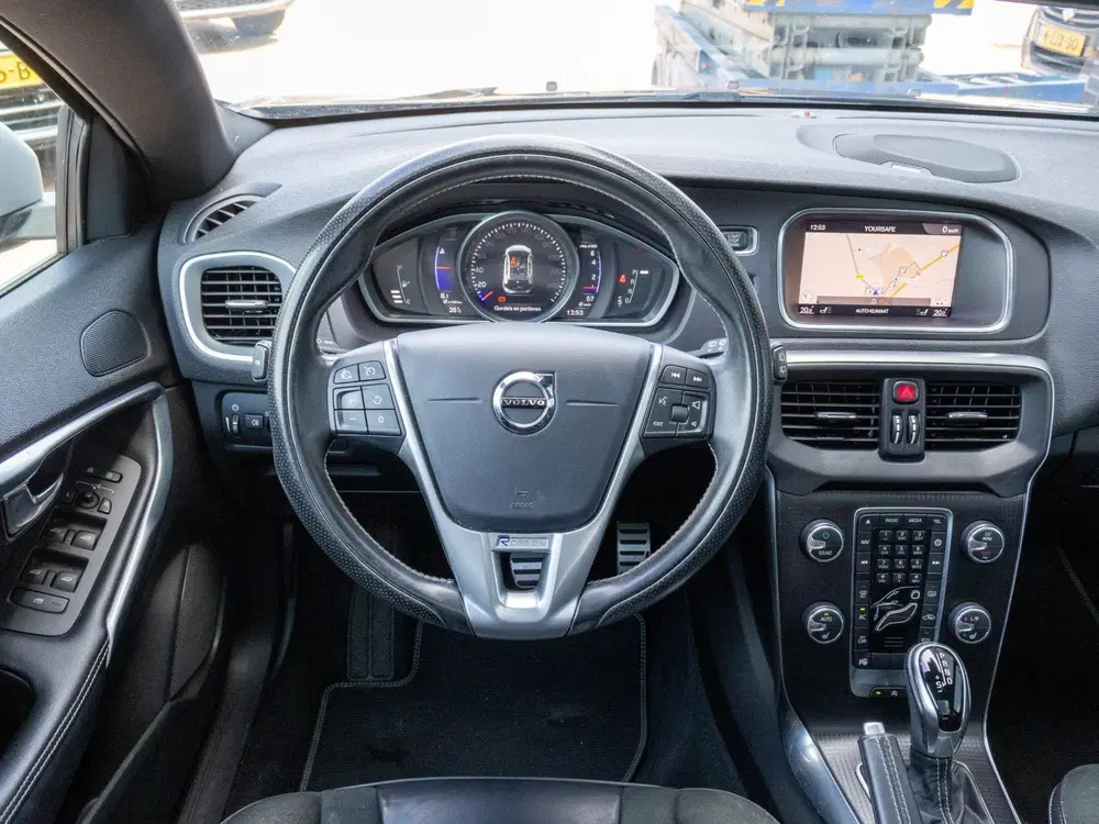 Volvo V40 1.5 T3 Polar+ Sport R-Design LED Pano 18" uit 2019, foto 14