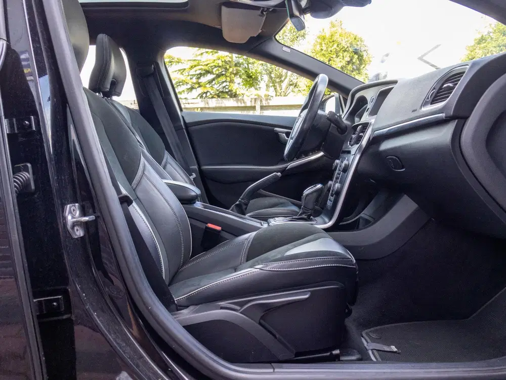 Volvo V40 1.5 T3 Polar+ Sport R-Design LED Pano 18" uit 2019, foto 15