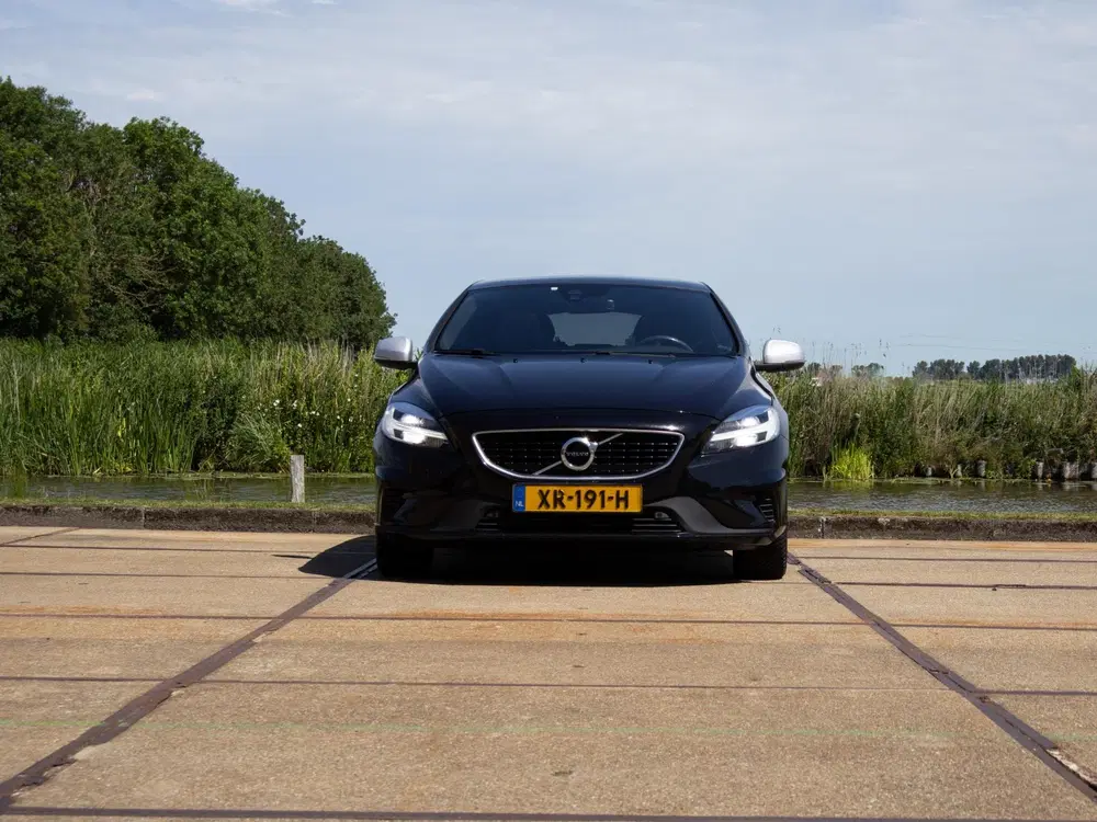 Volvo V40 1.5 T3 Polar+ Sport R-Design LED Pano 18" uit 2019, foto 5